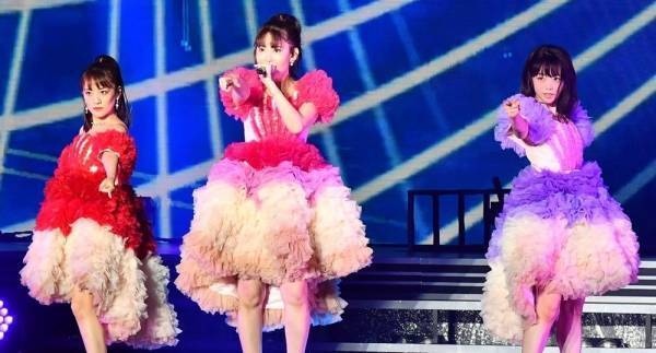 小嶋陽菜＆高橋みなみ、峯岸みなみ卒コンに登場「ノースリーブスは解散しません」