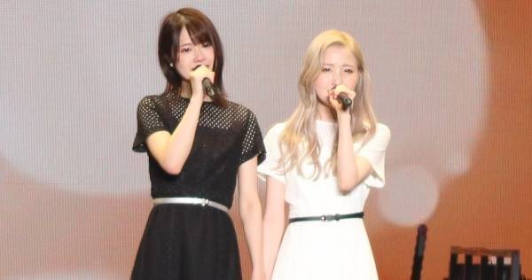 元IZ*ONE本田仁美、チーム8公演でAKB48復帰! 小田えりなとの歌唱で感極まる