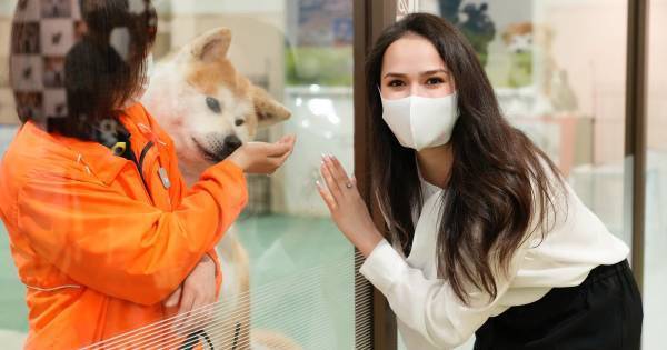 ザギトワ、愛犬“マサル”の兄弟と初対面「本当にかわいい～」と満面の笑み