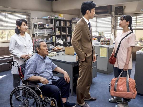 松坂桃李が膝をついて感謝! 『いのちの停車場』メイキング映像が公開【動画あり】