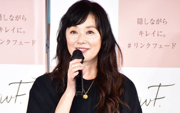 大塚寧々、「奇跡の52歳」と言われ「汗が出てきた」と照れ笑い