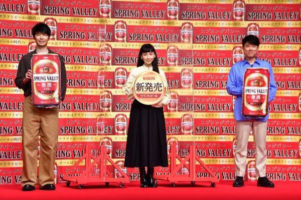 長谷川博己、麻生久美子と原田泰造に”二度注ぎ”伝授｢手が震えてすみません｣【動画あり】