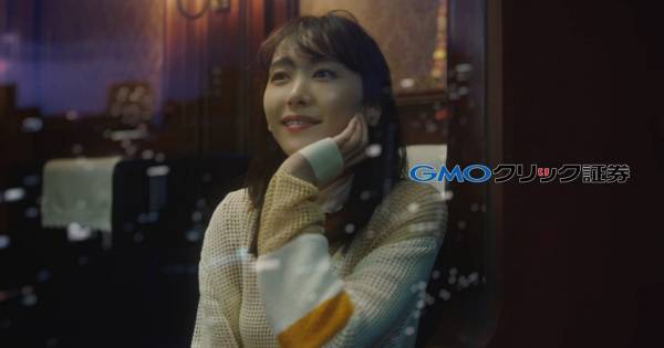 新垣結衣、列車の窓際で見せる笑顔「何者になれずとも、もうきっと大丈夫」