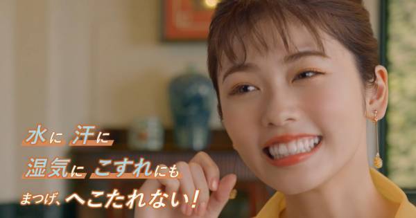 小芝風花「まつ毛上がりっぱなし」　キャンメイク新CMで“キラキラ”表情