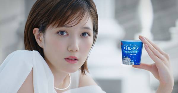 本田翼、“女神”衣装で美ウエスト披露「スタイル抜群」「透明感がすごい」