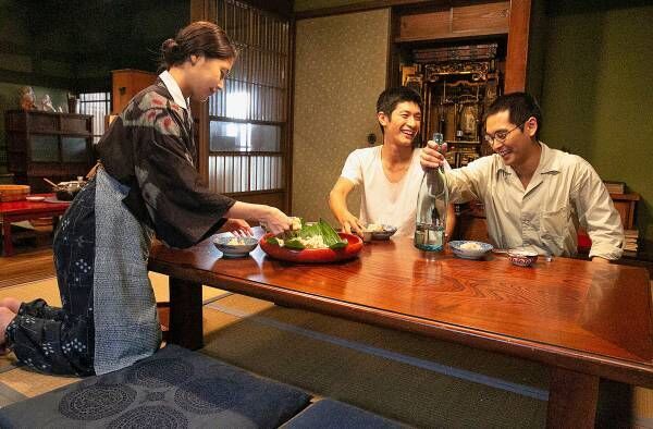 柳楽優弥・有村架純・三浦春馬、食卓を囲む…「ちらし寿司の日」を記念して写真公開