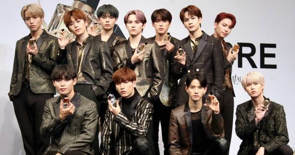 JO1、香水をつけて新曲パフォーマンス「皆さん、香りましたか!?」