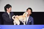 小泉進次郎環境大臣に、犬が突撃! 保護犬と触れ合い、林遣都「母性が湧きました」