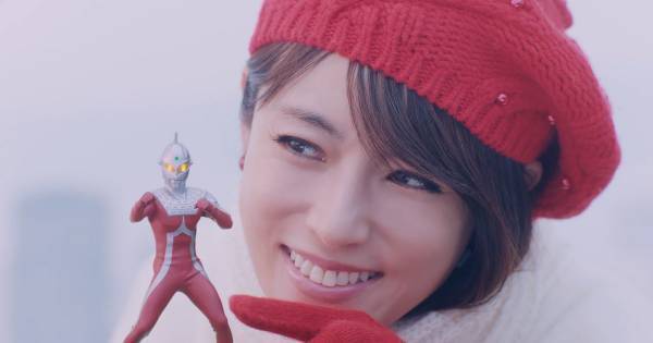 深田恭子、ウルトラセブンと初共演　「ウルトラセブンのうた」替え歌も披露
