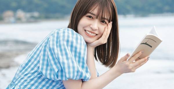 長濱ねる、海辺で本を読む“儚げな文学少女”に「とても心地よかった」