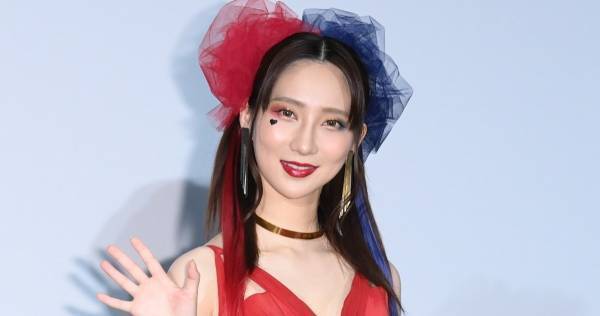 ファーストサマーウイカ、胸元ざっくり ハーレイ・クインのコスプレ披露