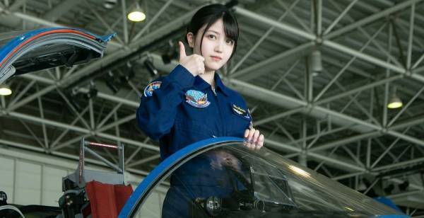 久保史緒里、ブルーインパルスのコックピットへ　宮城の魅力伝える新動画