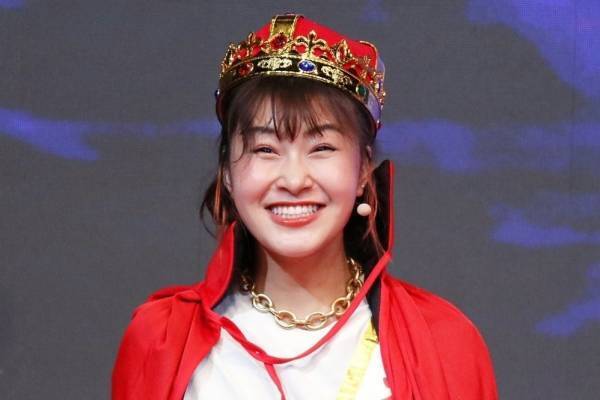 村上佳菜子、王冠＆マントに大喜び「試合で優勝してもここまでは…」