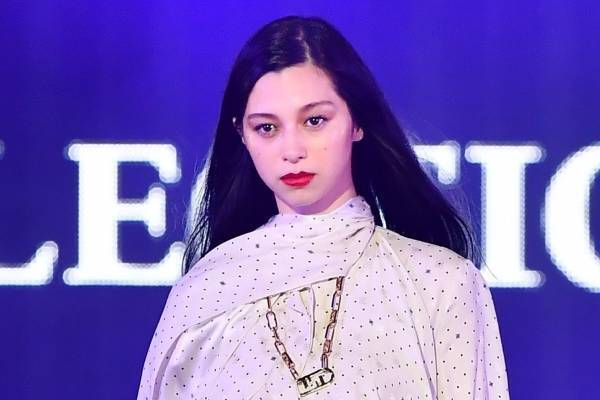 中条あやみ、TGCで4回連続トップバッター　圧巻オーラ放つ