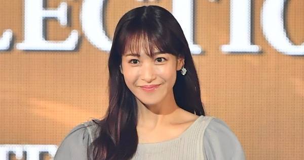 鷲見玲奈、上品な秋コーデで美貌放つ! TGCでファッションショーに登場　