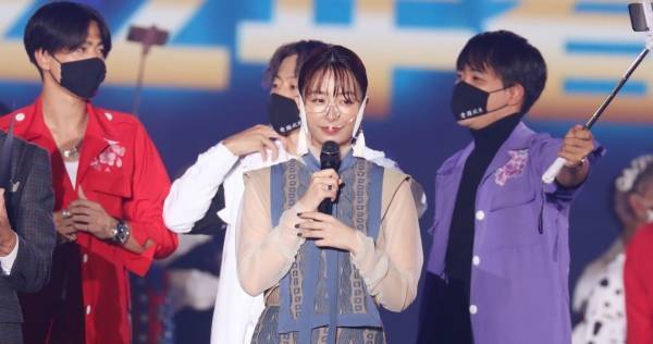 宇垣美里の美貌に人気YouTuber熱視線「かわいすぎ」