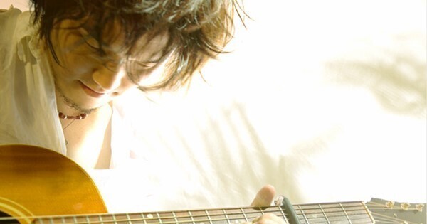 秦基博「鱗」、福耳「愛を歌う」auスマプレで無料プレゼント