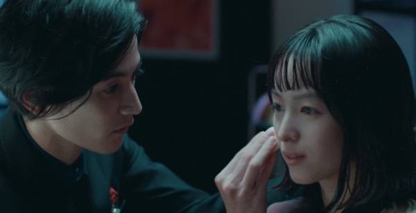 渡邊圭祐、美容部員役で清野菜名にメイク　自己評価は「100点! 完璧」