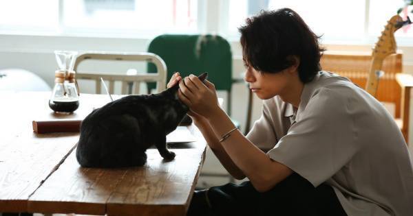 [Alexandros]川上洋平、愛猫“ラテ”とCM初共演「良い子でした」
