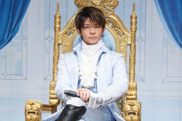 キンプリ岸優太、王子様衣装で背筋ピン「ソロ王子は気合の入り方が違う」