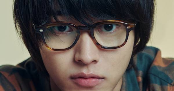 山崎賢人カレンダー、新たな特典カット公開　東京・大阪に特設コーナー