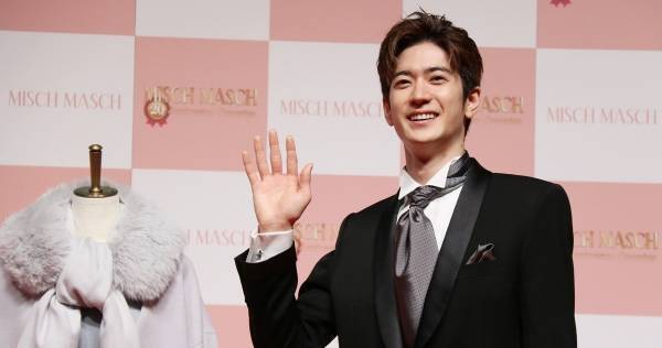 中島裕翔、メンバーカラー“水色”の服装に反応「振り返る回数が多くなる」