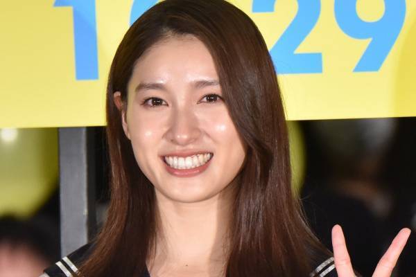 土屋太鳳、ミニ丈セーラー服姿でイベントに登場「26歳になりました(笑)」