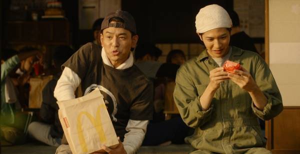 妻夫木聡＆志尊淳、農業男子のランチ描く新CM　稲掲げる爽やか笑顔も