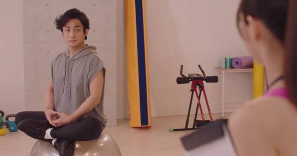 片岡愛之助、バランスボールで驚異のボディコントロール披露　新WEBCM公開