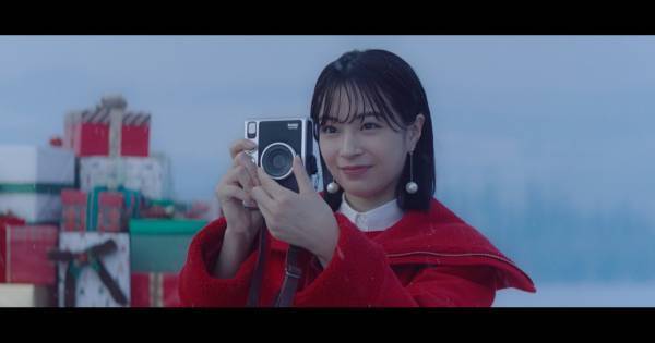 広瀬すず、サンタクロース風の真っ赤な衣装姿　お気に入りポイントは…