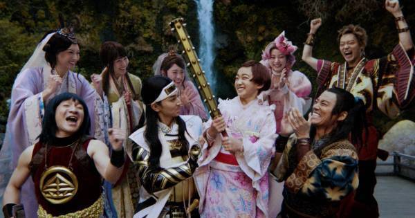 au“三太郎”新CM、桃太郎(松田翔太)・桃姫(村山輝星)らがゲームの世界で躍動