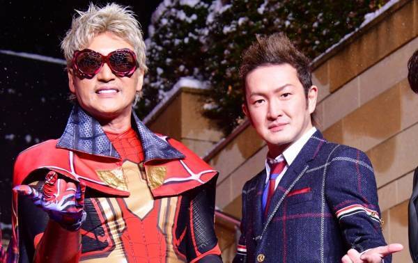 BIGBOSS新庄監督、スパイダーマンの特製スーツを着て「本当に幸せ」とご満悦【動画あり】