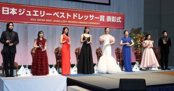 芦田愛菜・広瀬アリス・佐々木希ら、ジュエリーベストドレッサー賞を受賞