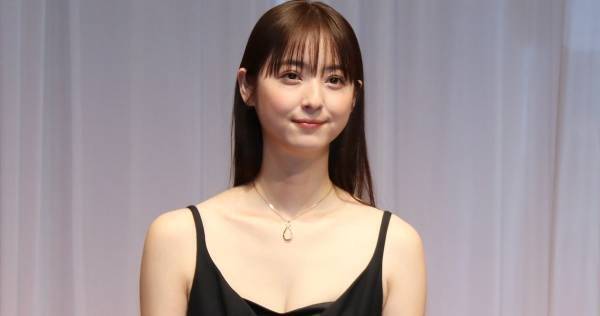 佐々木希、美バストのぞく黒ドレスで魅了　ジュエリー賞に喜び「大変光栄」