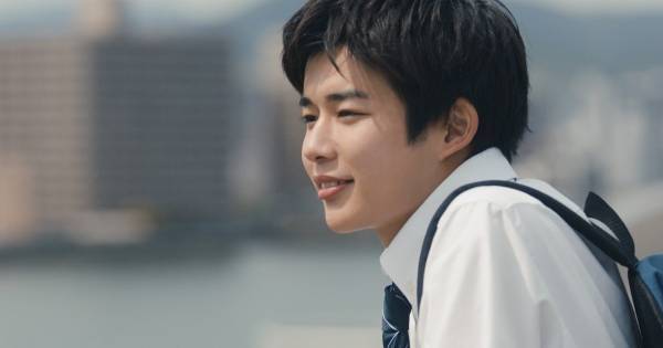 なにわ男子・長尾謙杜、青空の下で爽やかな笑顔　『HOMESTAY』場面写真