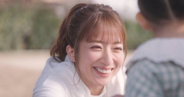 辻希美、4児の母の大変さ明かす「誰の荷物を持っているのか…」