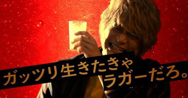 香取慎吾、大盛りカツカレーに「でかっ!」　豪快な食べっぷり披露の新CM公開