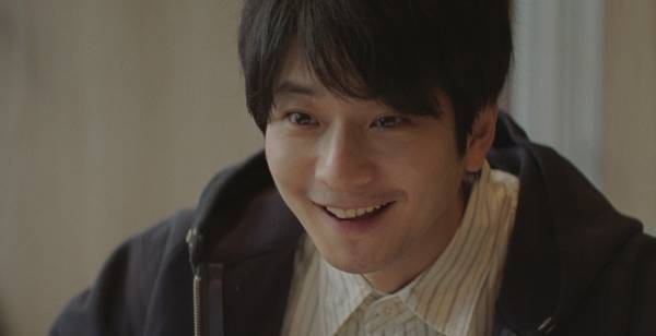 向井理、子どもに翻弄される優しいパパ役に　ヒゲ伸ばしメガネ姿も披露