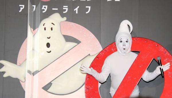 チョコプラ松尾、“ゴーストバスターズ”ロゴに変装「こんなうれしいことはない」
