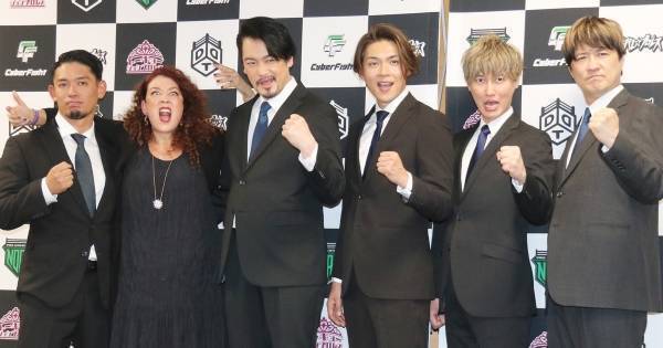 純烈、3年ぶり“謝罪会見用スーツ”着用「覚悟が必要な場所でございまして…」