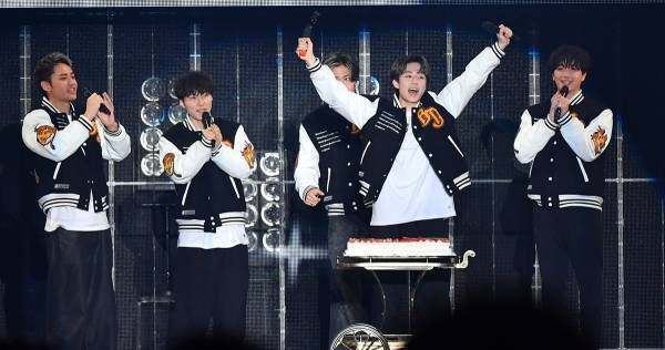 コムドットゆうた、関コレで誕生日サプライズに大喜び「5人でCMに出たい」【動画あり】