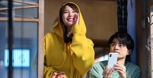 広瀬アリス、“povo姉”新CM　鈴鹿央士の家に上がり込み…自身の部屋事情も語る