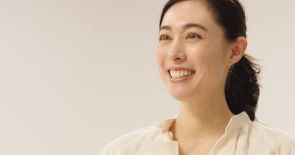 吹石一恵、ビールを飲み…驚きの表情「どんどん味わいたくなる感じです」