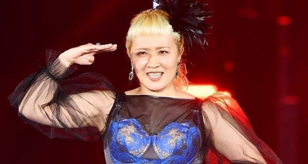 丸山桂里奈、ランジェリードレスで登場　斎藤工に贈った“怪文書”暴露される