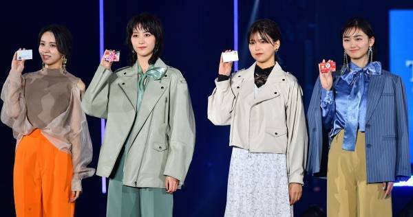 櫻坂46、渡邉理佐・小林由依ら4人がTGC登場　春色コーデで華やかに