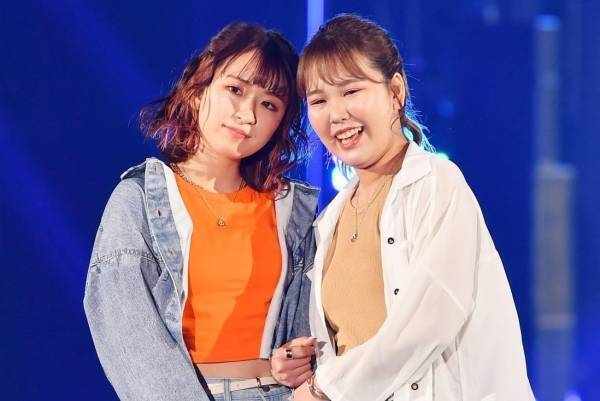 平成フラミンゴ、ゆるめカジュアルで2ショットランウェイ