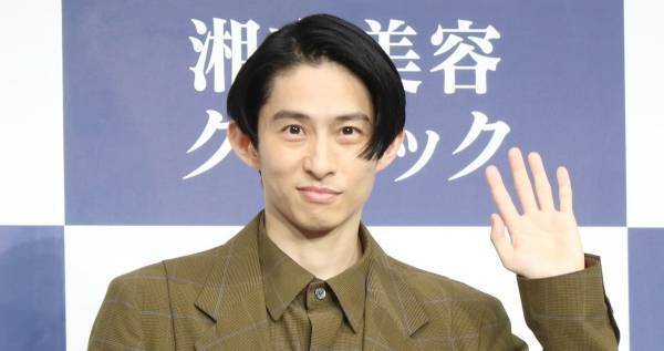 “奇跡の40代”三宅健、美の秘訣を語る　日傘も「けっこう前から」