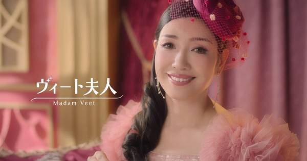 アンミカ、CMで関西弁封印「優しくしてる?」　“完璧”ポージングも披露