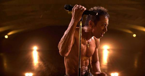 長渕剛、半年かけ鍛え上げた肉体美を披露!  「SIXPAD」新CM放送開始