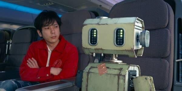 二宮和也、主演映画の重要シーン…ポンコツロボット・タングとの冒険の始まり